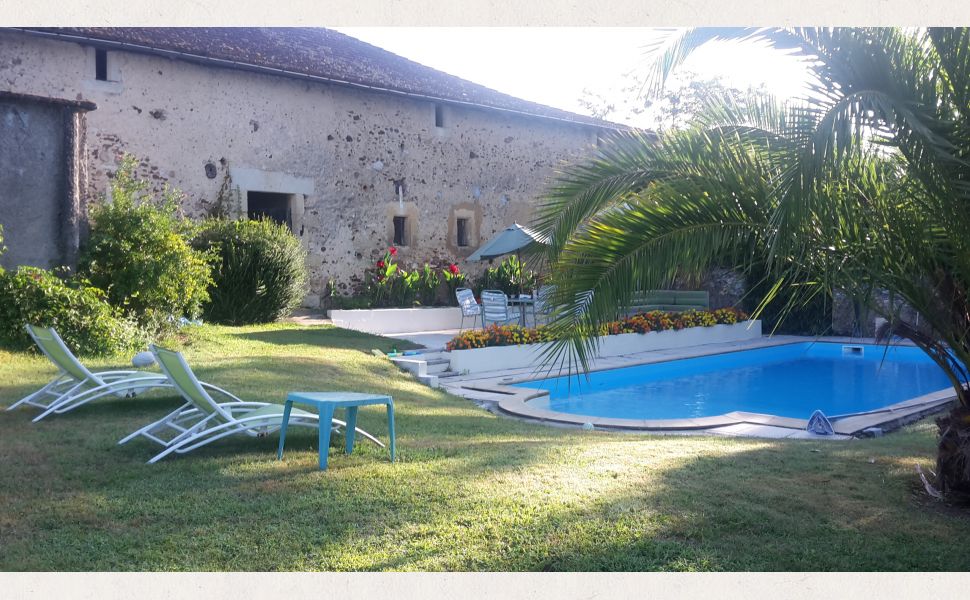 Authentique Château du XVIIème avec Chambres d'Hôtes, Gite et Granges